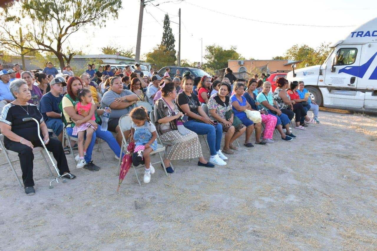 Entregan apoyo alimentario y vacunas en delegación Venustiano Carranza