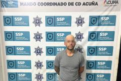 Detienen en Ciudad Acuña a hombre por usurpación de funciones y posesión de narcóticos