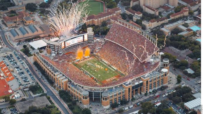 Cumple 100 años la casa de los Longhorns 