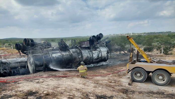 No ha sido identificado conductor de pipa que se incendió