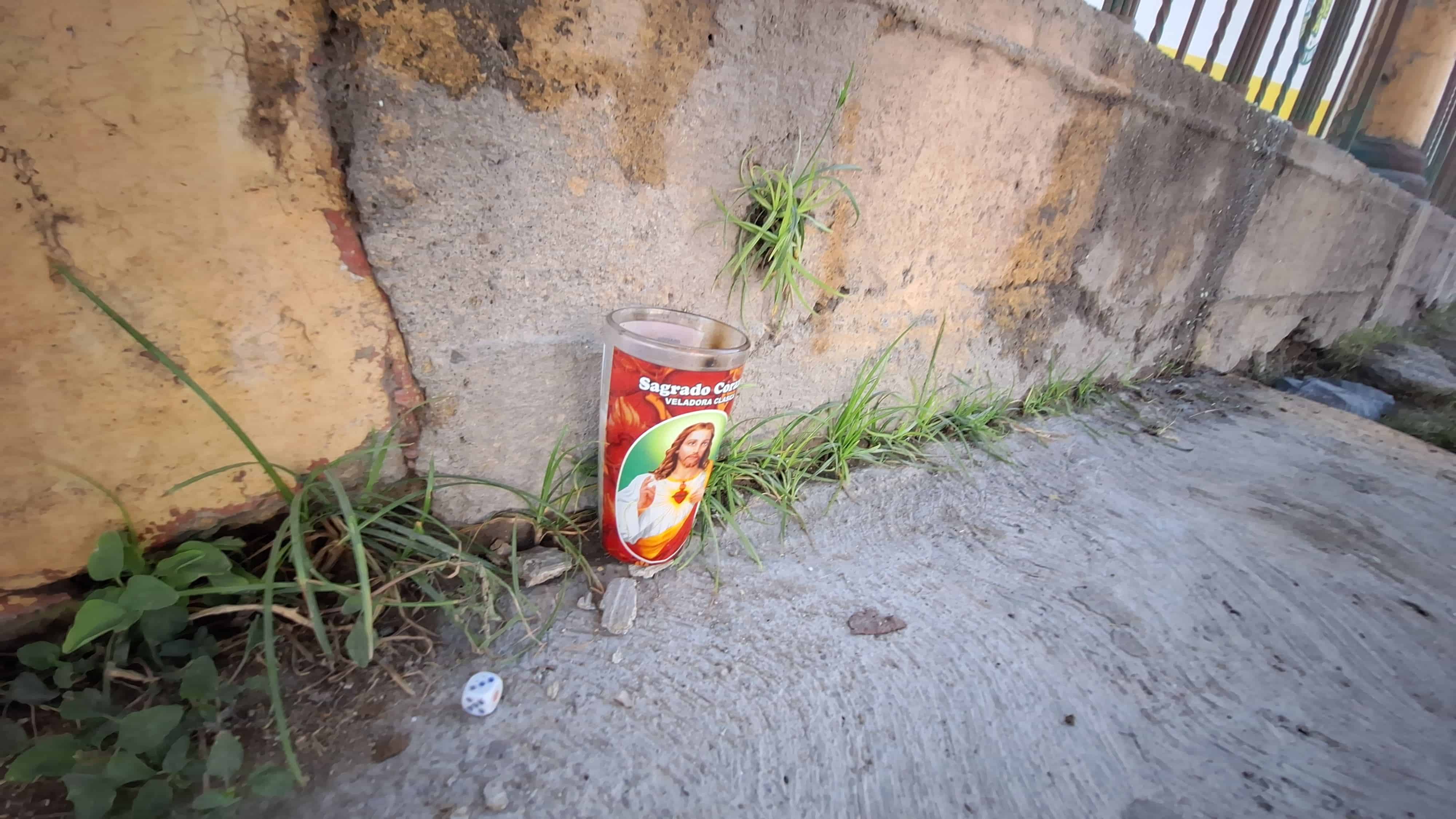 Recuerdo y luto en  el lugar del accidente