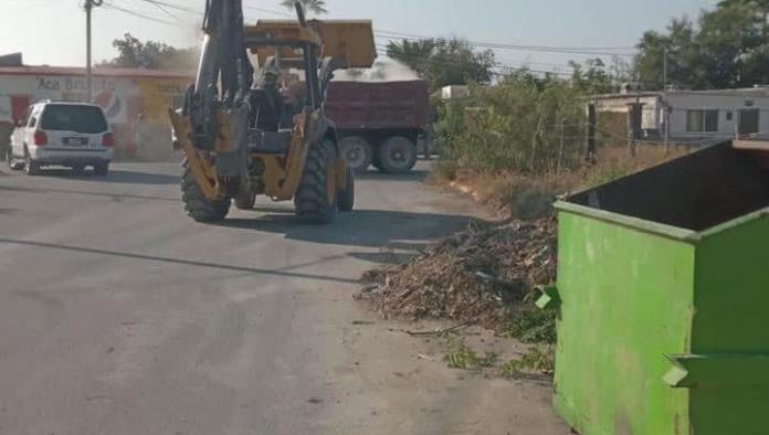 Limpian perímetros de contenedores