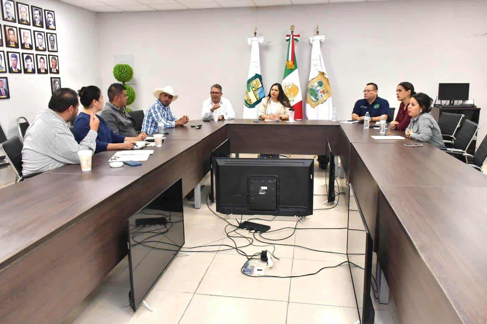 Iván Ochoa y Pily Valenzuela Coordinan Transición Ordenada en Nava