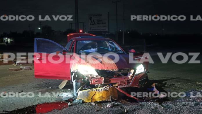 Estrella auto en camellón