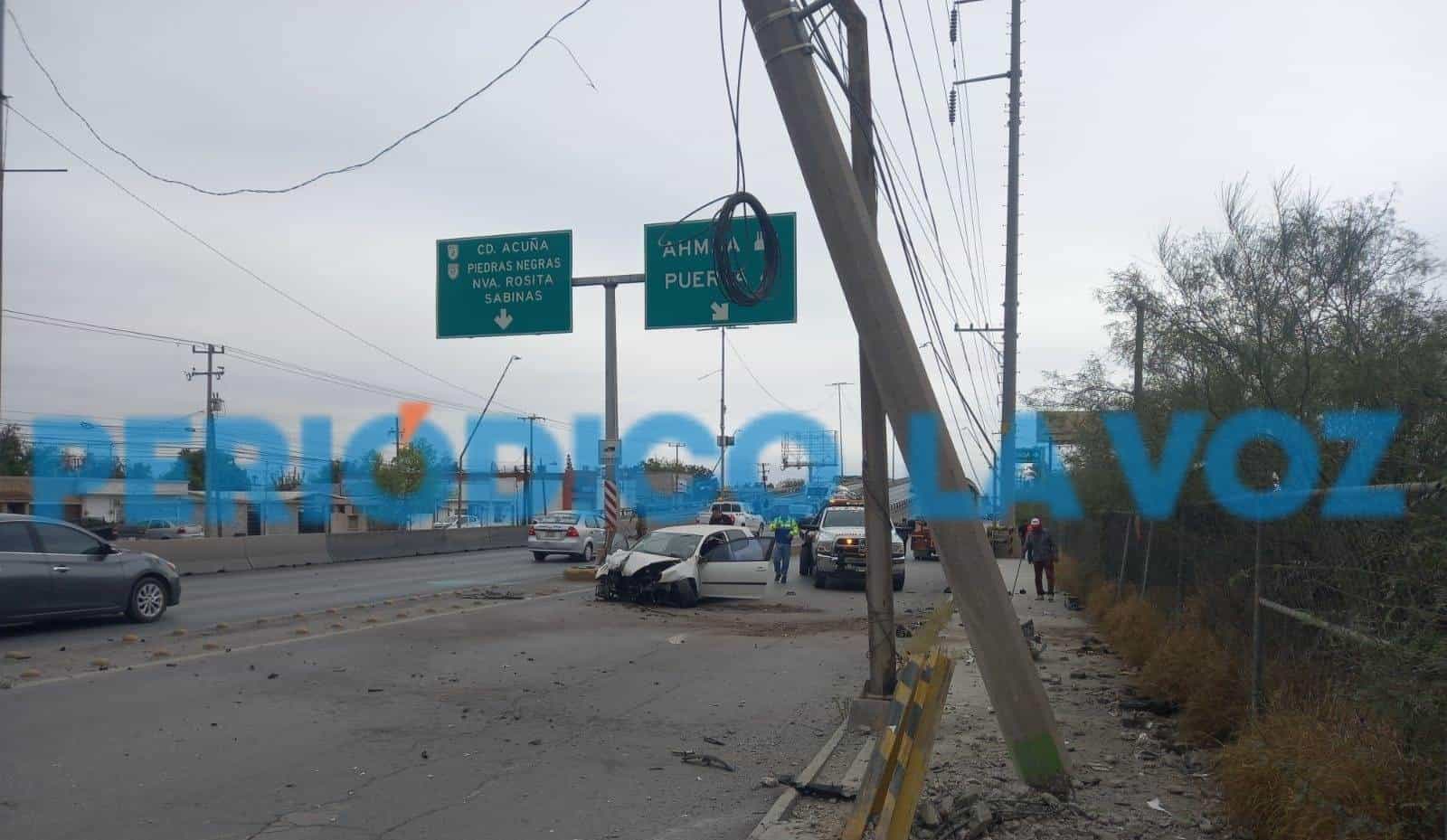 Accidente en el Bulevar Harold R. Pape Deja Dos Lesionados y Cortes de Energía en Monclova