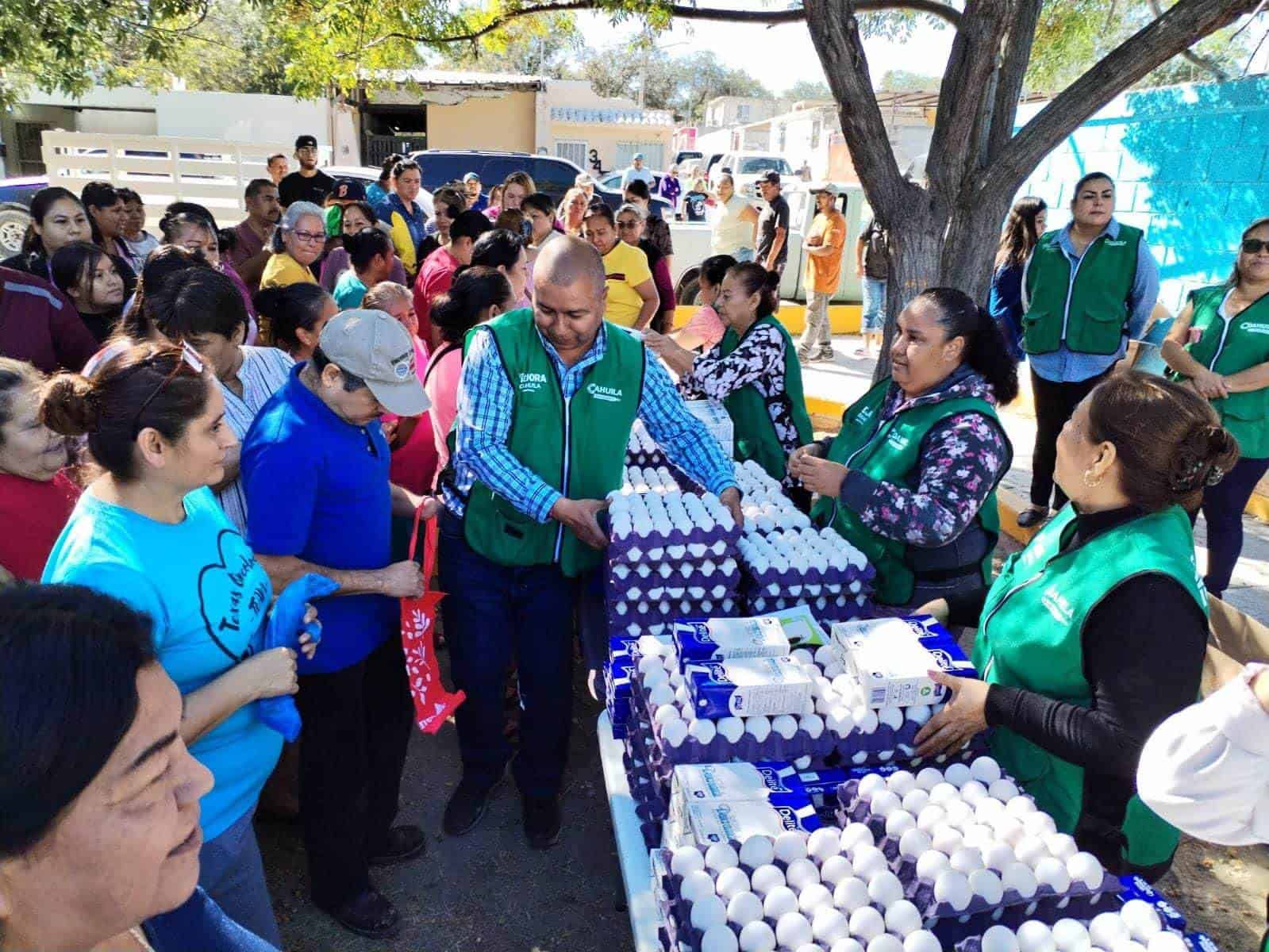 Gobierno de Coahuila Continúa Entregando Apoyos a la Ciudadanía en Ciudad Acuña