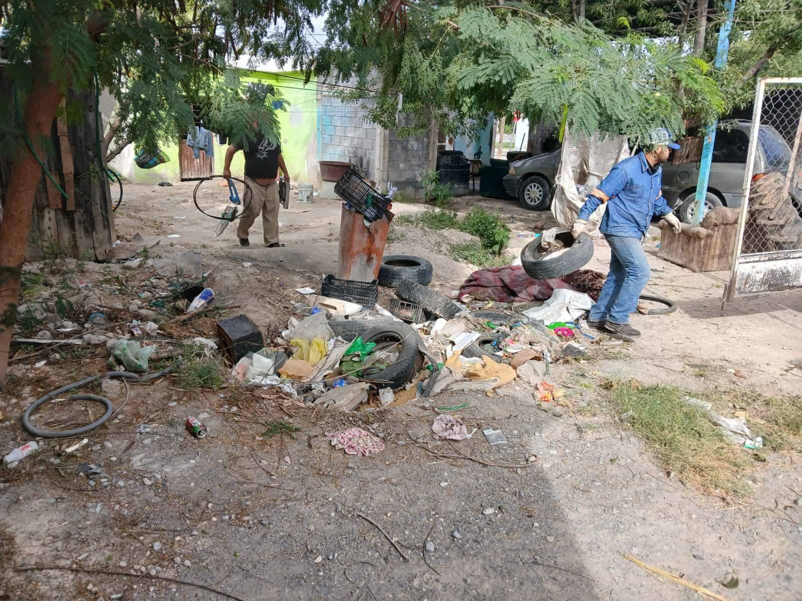 Cuadrillas de limpieza y Salud Municipal continúan aterrizando acciones en las comunidades rurales para evitar siga en aumento el dengue.