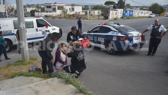 Sufre ataque de convulsiones camino a su casa