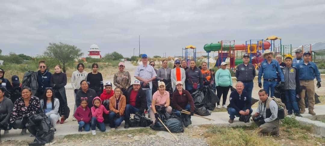 Más de 60 voluntarios participaron en la jornada de limpieza convocada por el Faro de Don Martín.