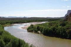 México y Estados Unidos firman tratado sobre agua del Río Bravo