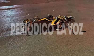 Embiste con camioneta a motociclista