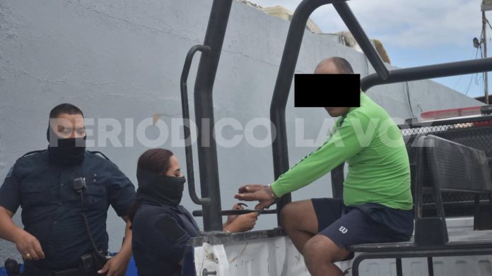 Lo detienen a domicilio por agredir a su mujer Lo detienen a domicilio por agredir a su mujer