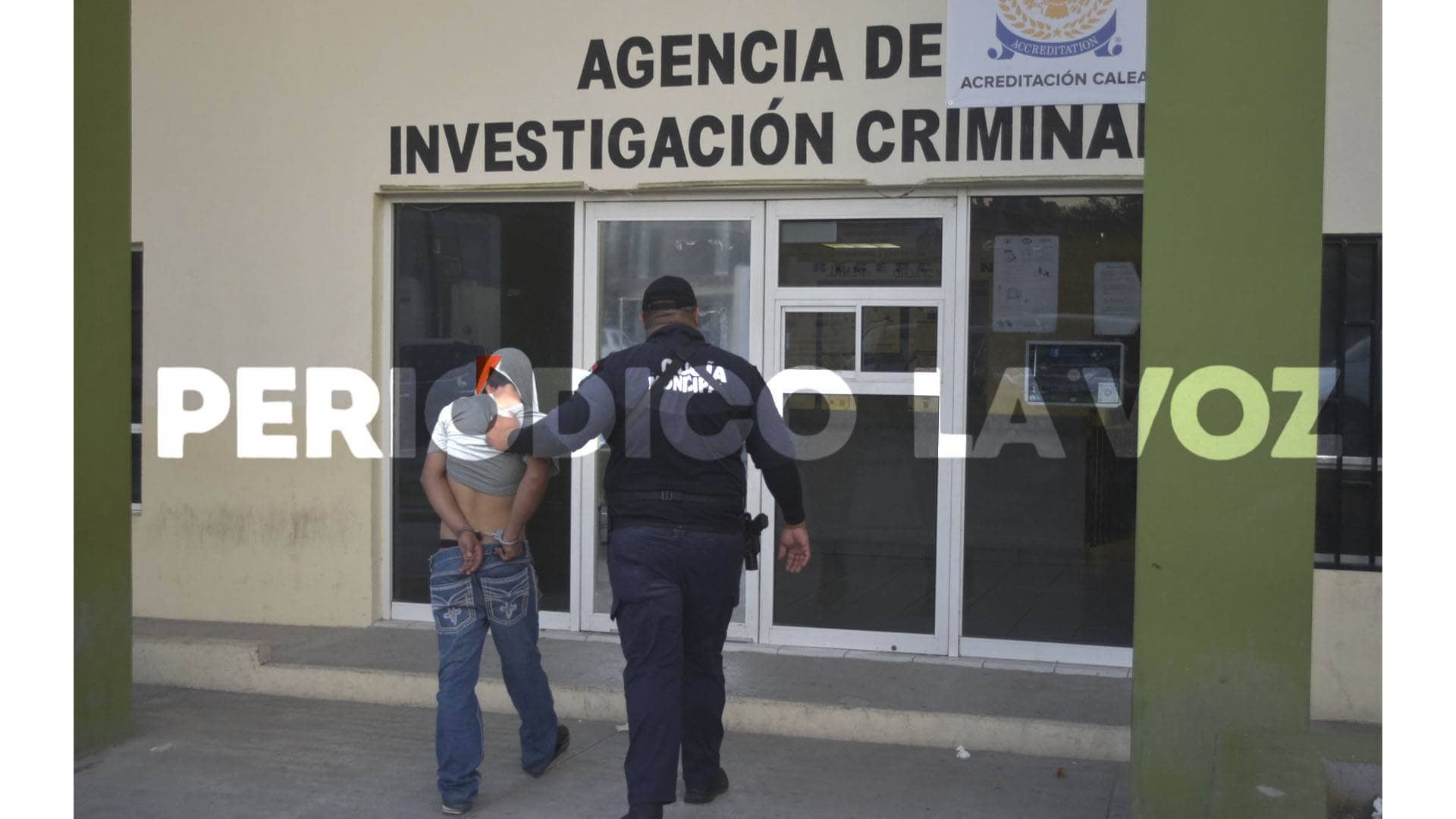 Detienen a ´ratilla´ por robar Nike´s de Coppel