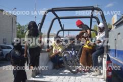 La encierran con todo y ´Ted´