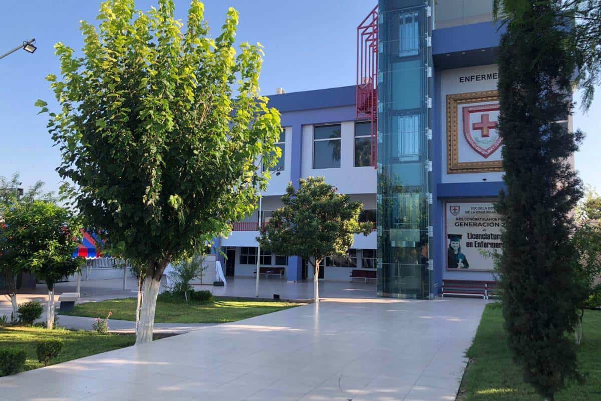 Alumnos de enfermería se ven obligados a emigrar a otras ciudades ante la falta de oportunidades a nivel local.