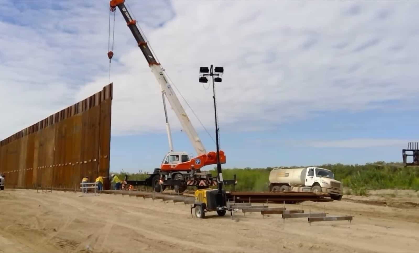 Texas Avanza en la Construcción de su Propio Muro Fronterizo
