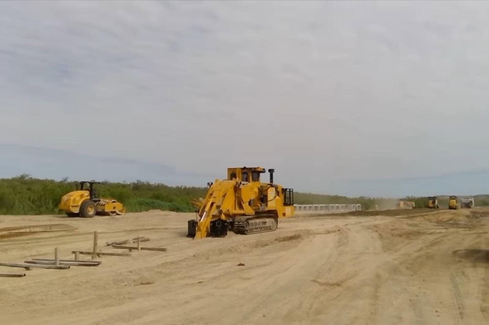 Texas Avanza en la Construcción de su Propio Muro Fronterizo