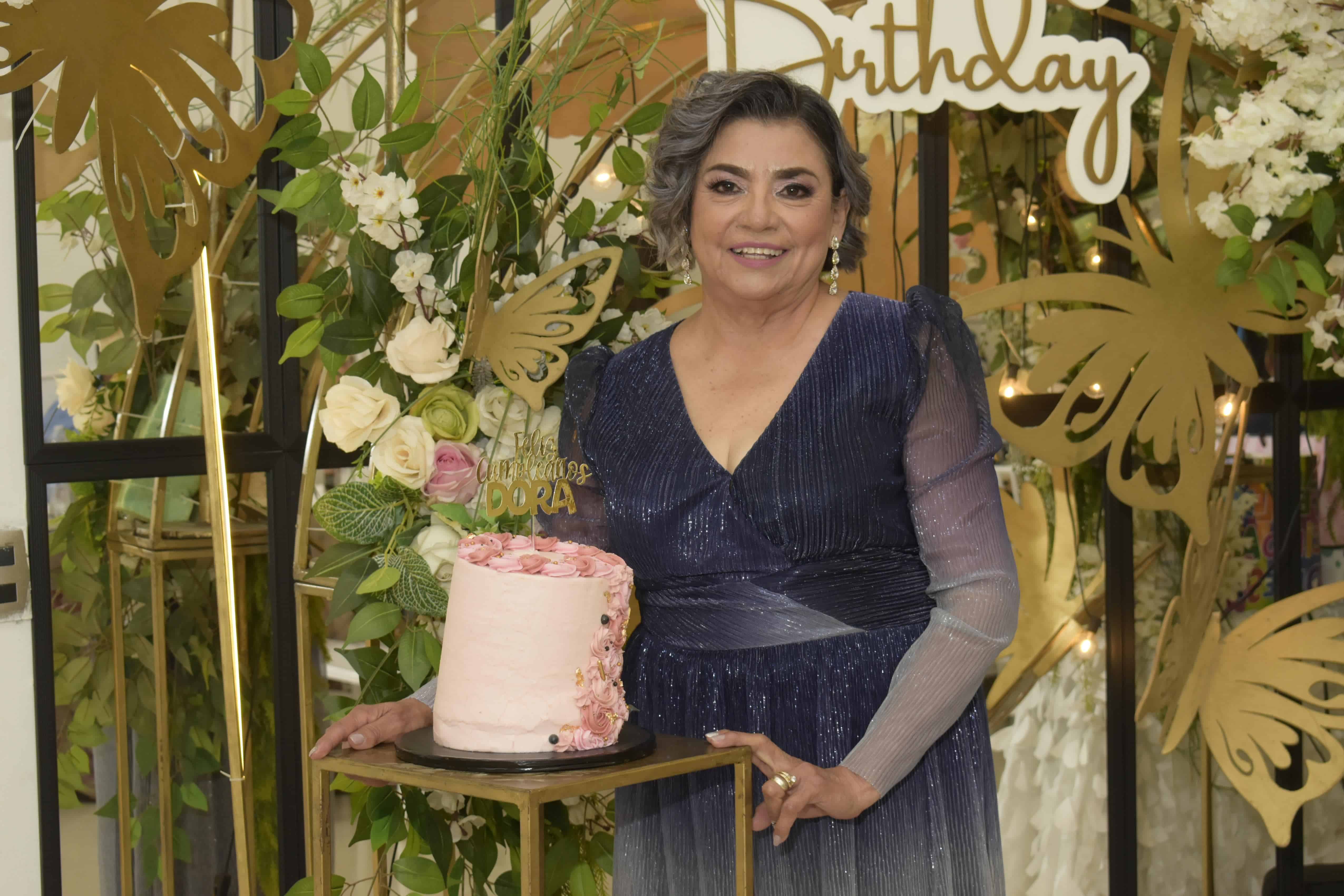 Dora Guevara en su 70 niversario.