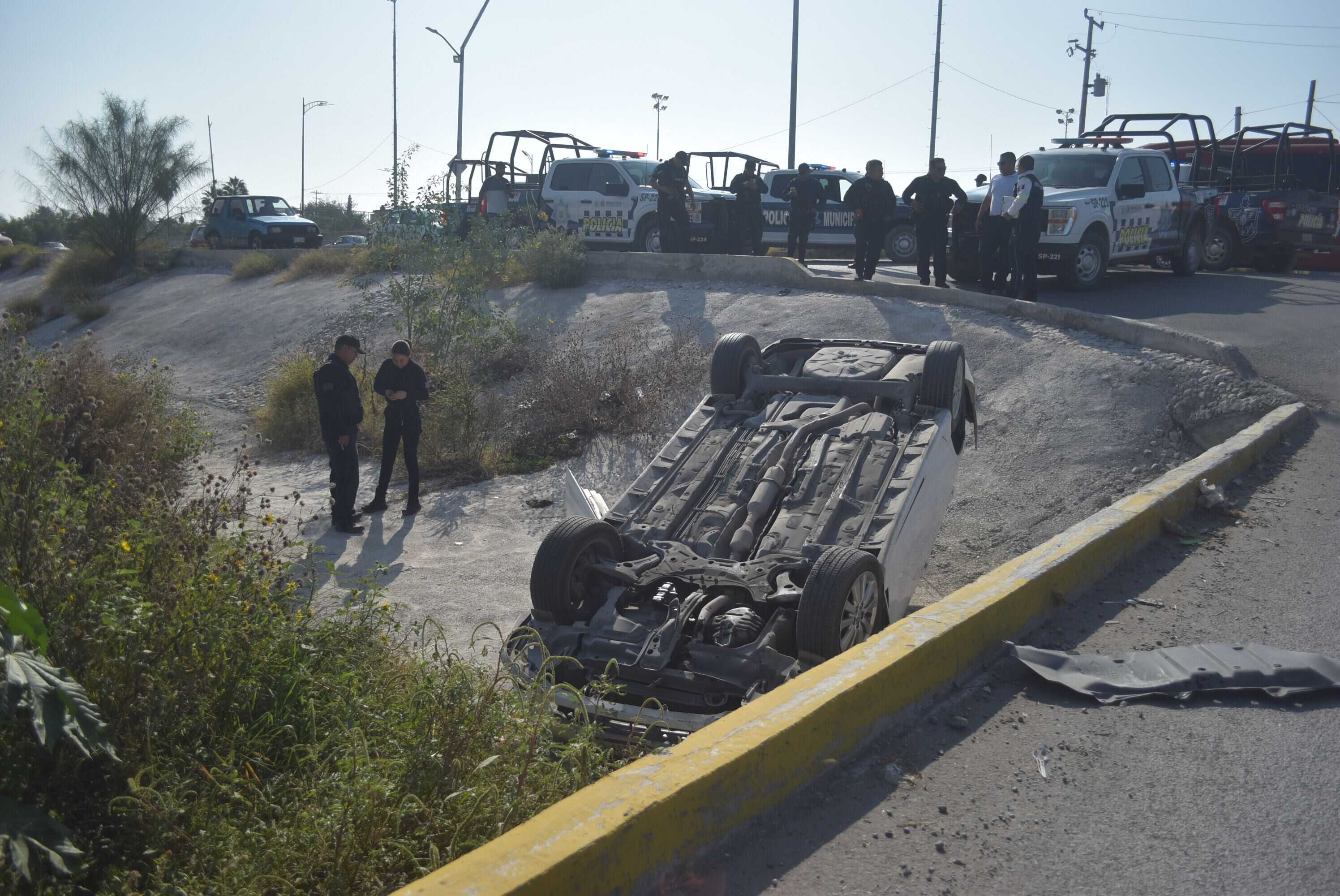 Se va pa´l río con todo y auto