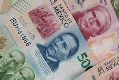 Peso sigue cayendo el dólar por tercer día consecutivo