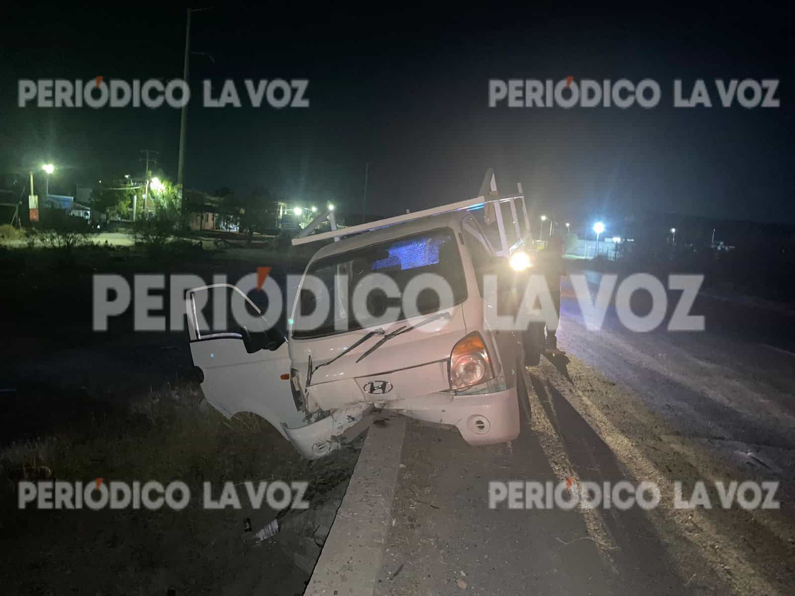 Trepa ebrio camión a cordón del Salinas