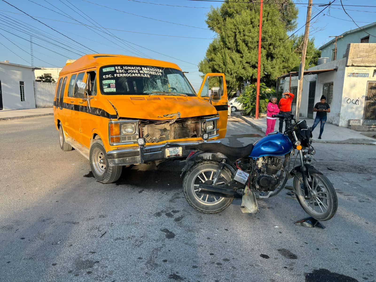 Un motociclista y ocho menores lesionados