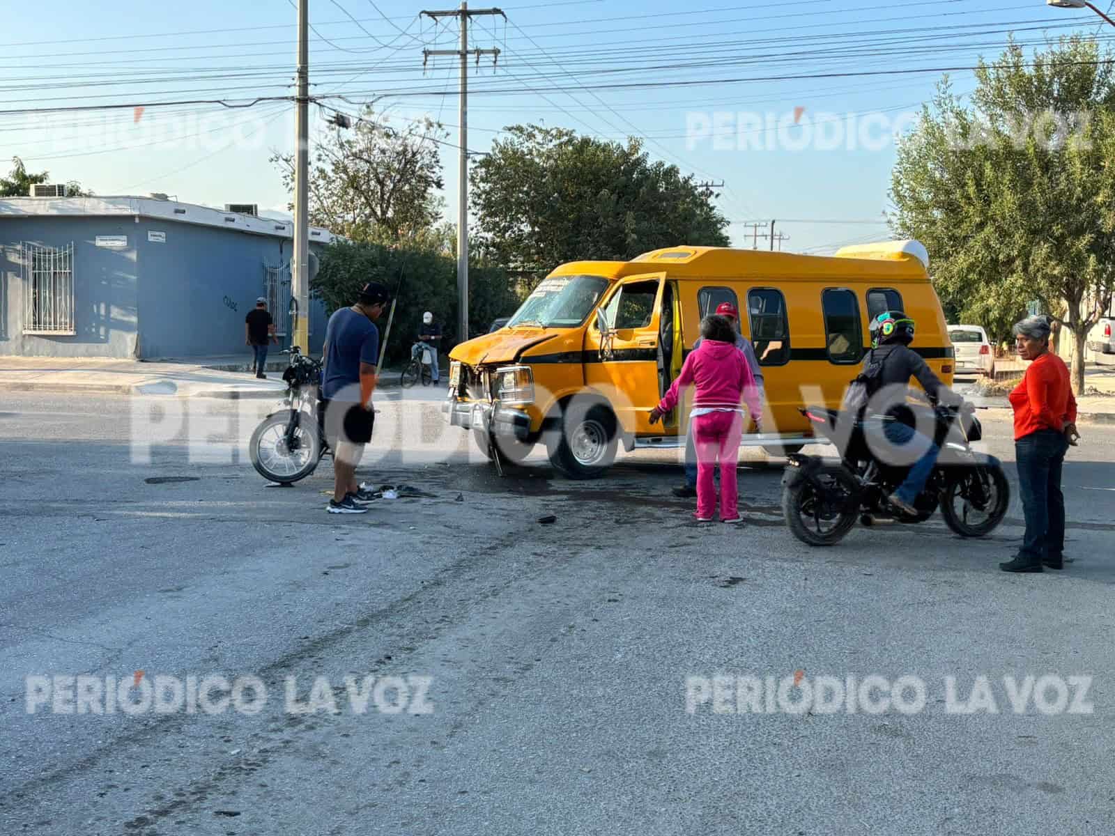 Un motociclista y ocho menores lesionados