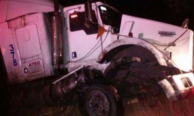 Volcadura En La Carretera Federal 57, Atienden A Dos Lesionados 