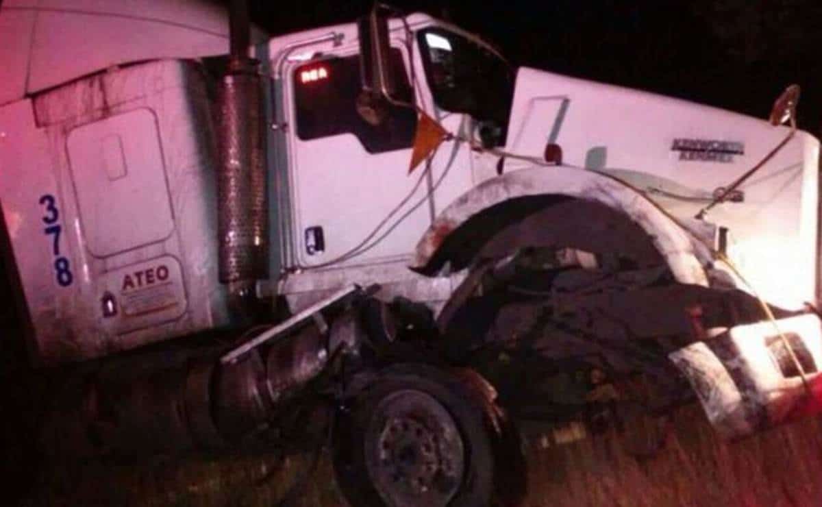 Volcadura En La Carretera Federal 57, Atienden A Dos Lesionados 