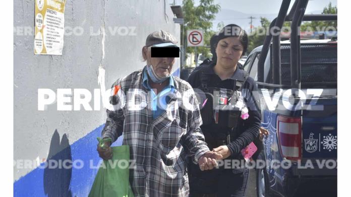 Abuelito maníaco se autocomplacía Abuelito maníaco se autocomplacía