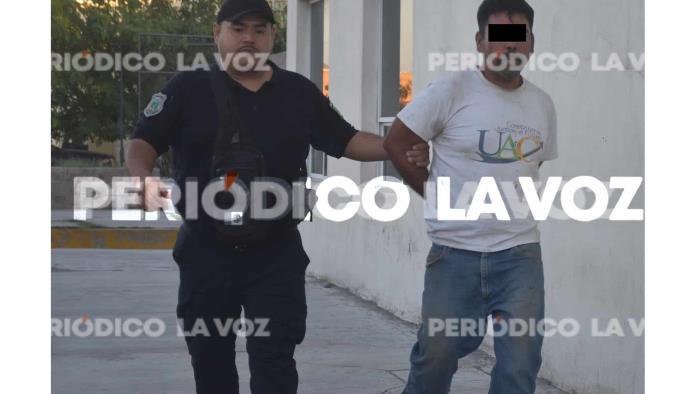 Atrapan a asaltante armado con machete