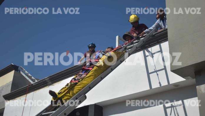 Se electrocuta albañil