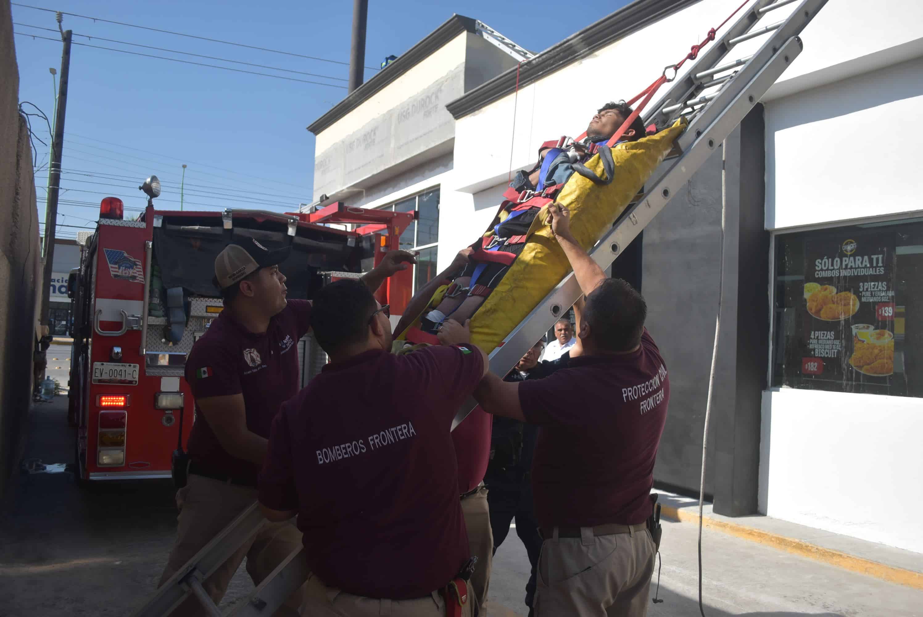 Se electrocuta albañil