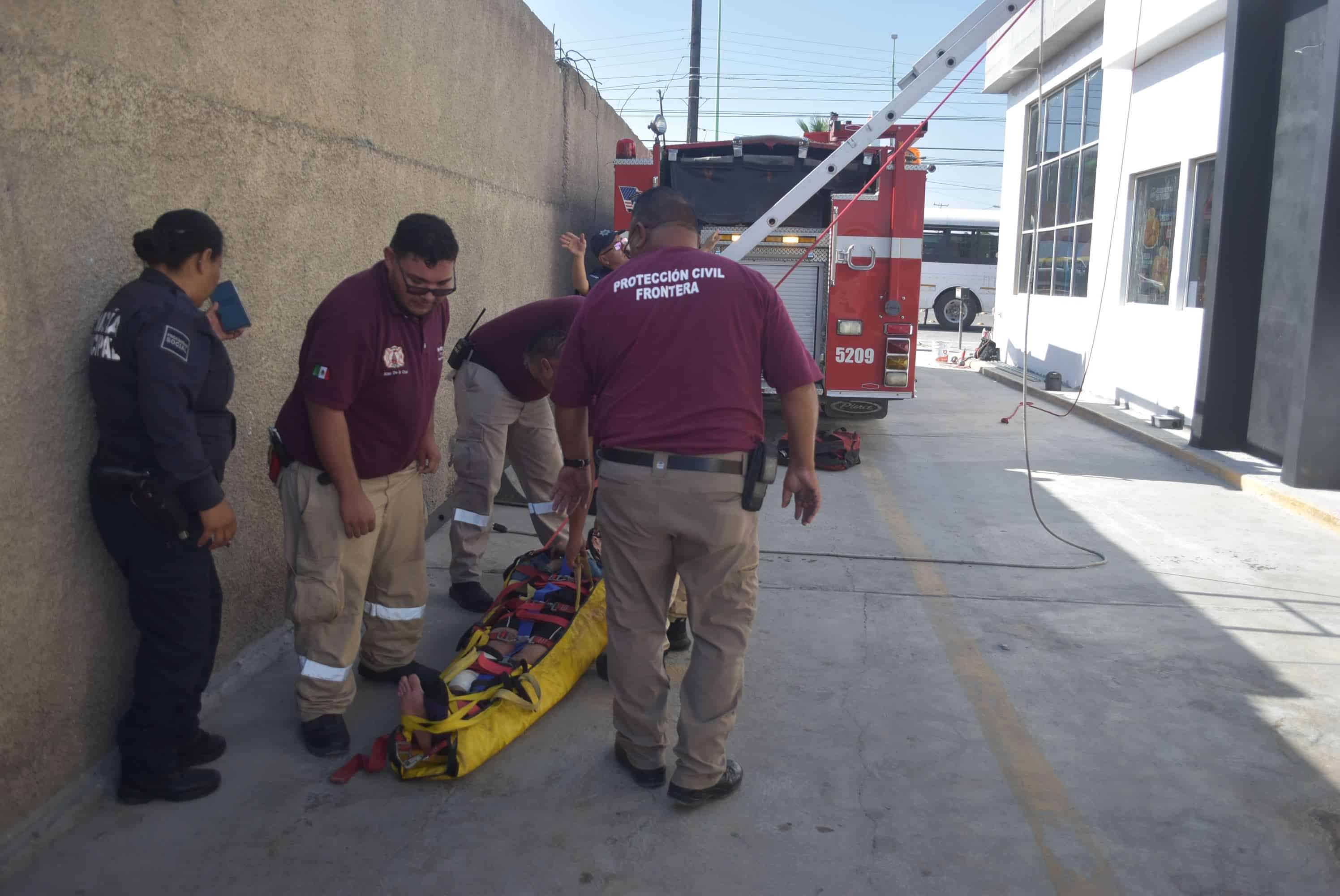 Se electrocuta albañil