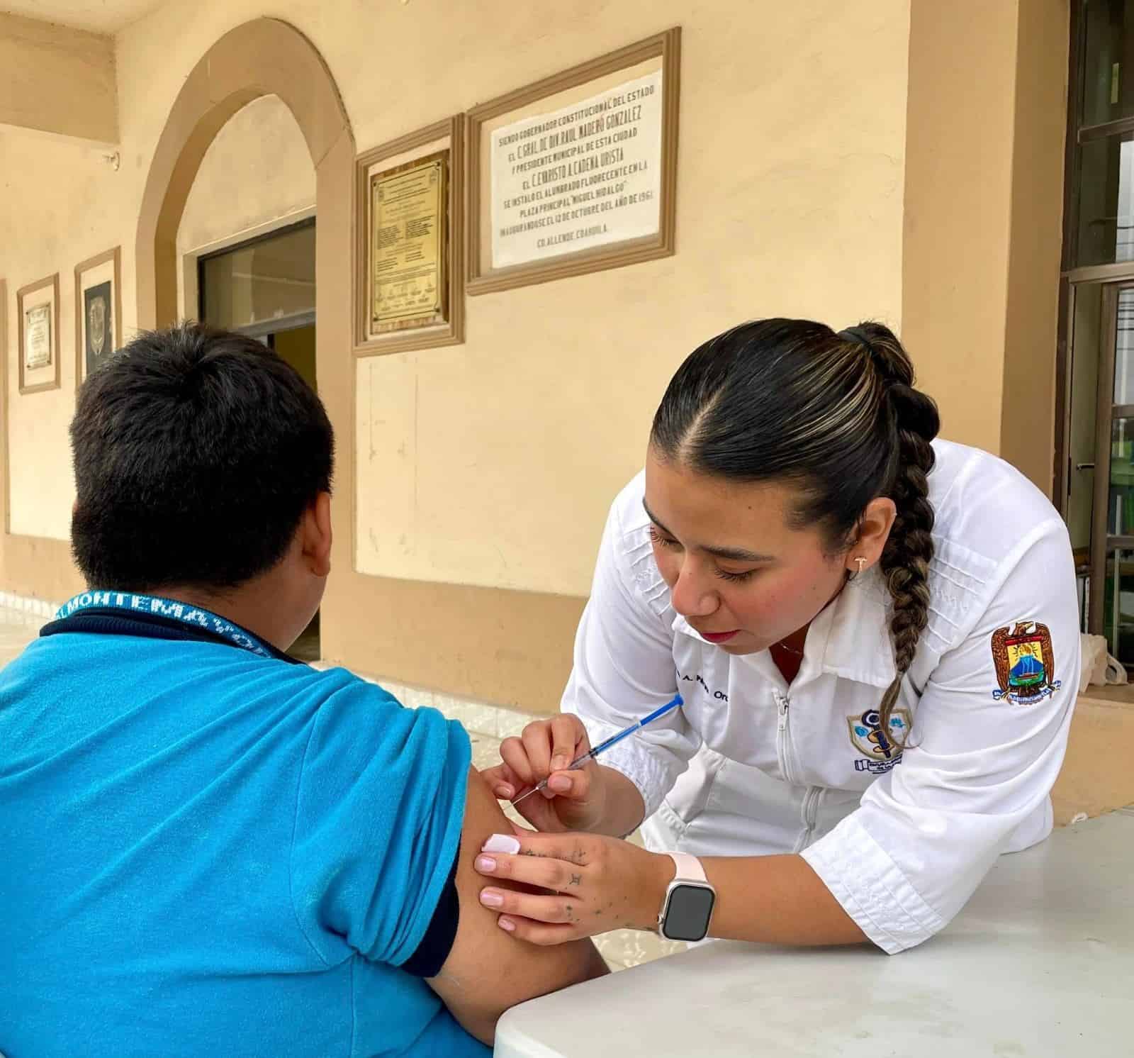 Realizan jornada de vacunación y prevención del dengue en Allende