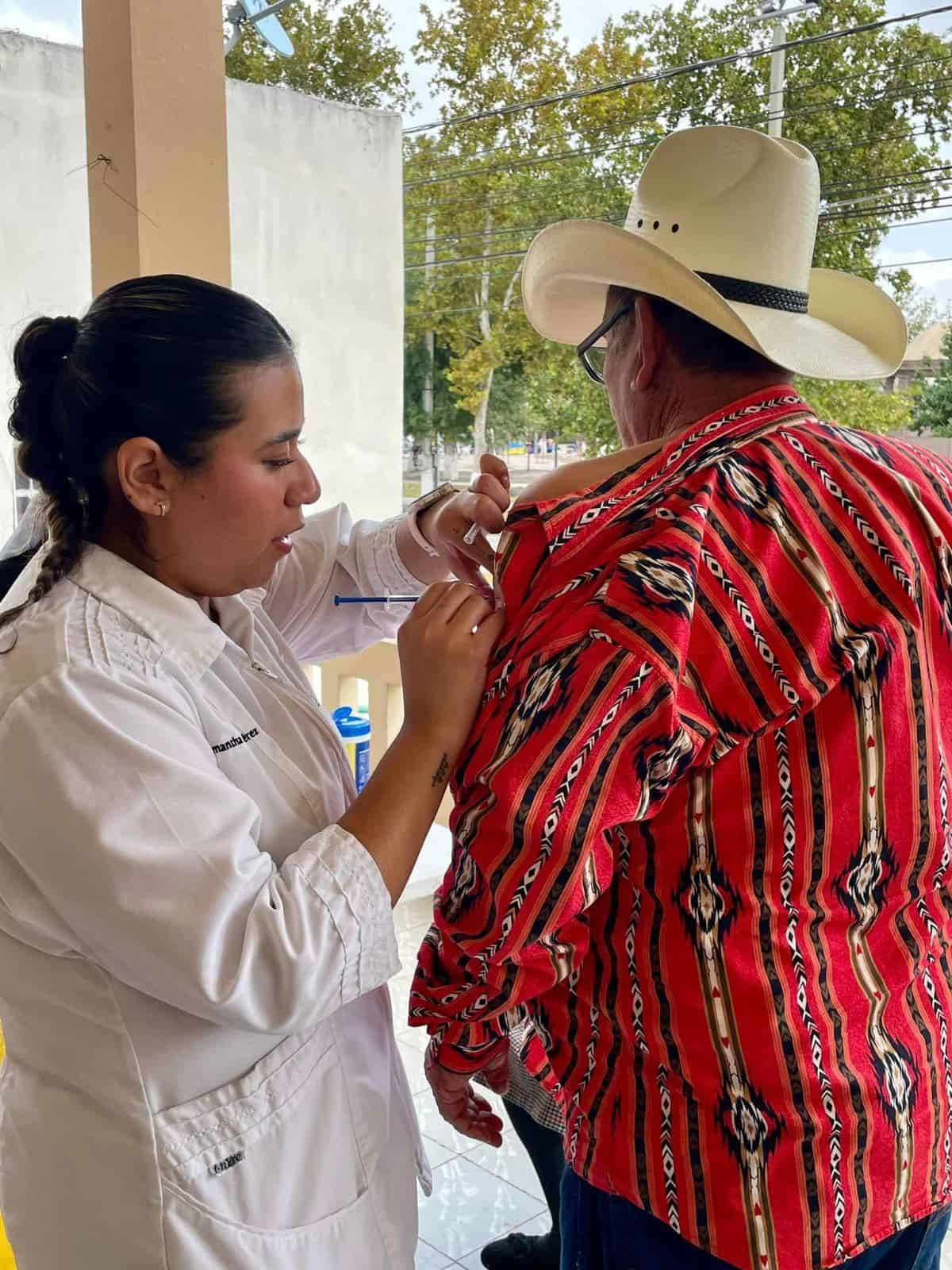 Realizan jornada de vacunación y prevención del dengue en Allende