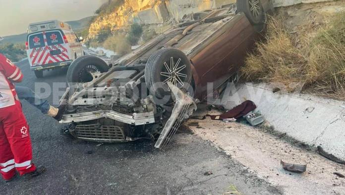 Volcadura en Autopista Premier: Conductor Resulta Ileso