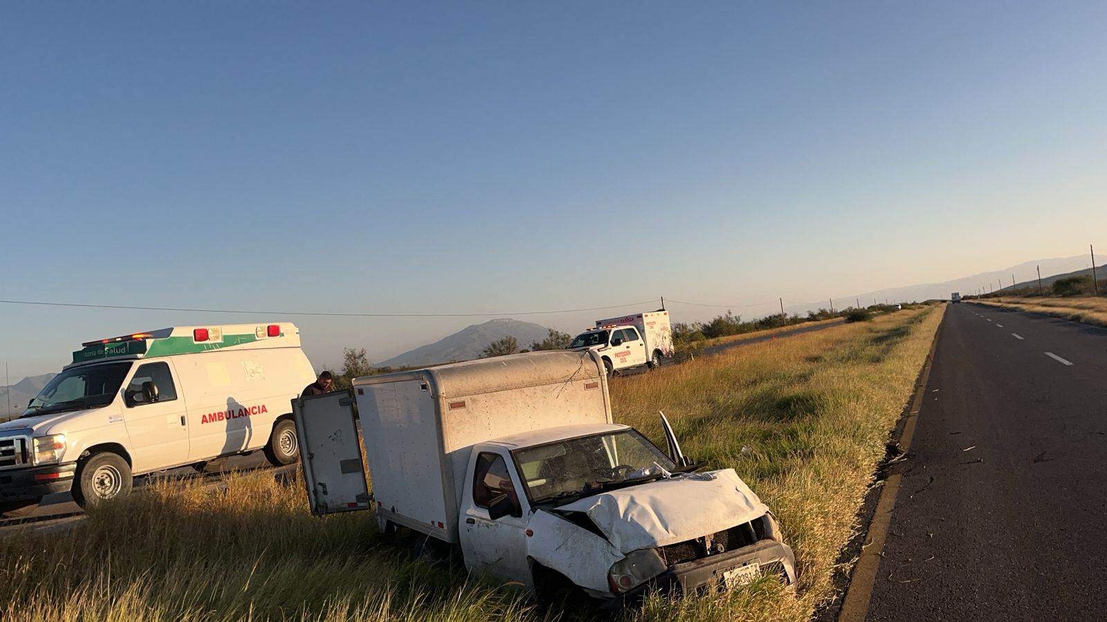 Vuelca camión con muestras de sangre