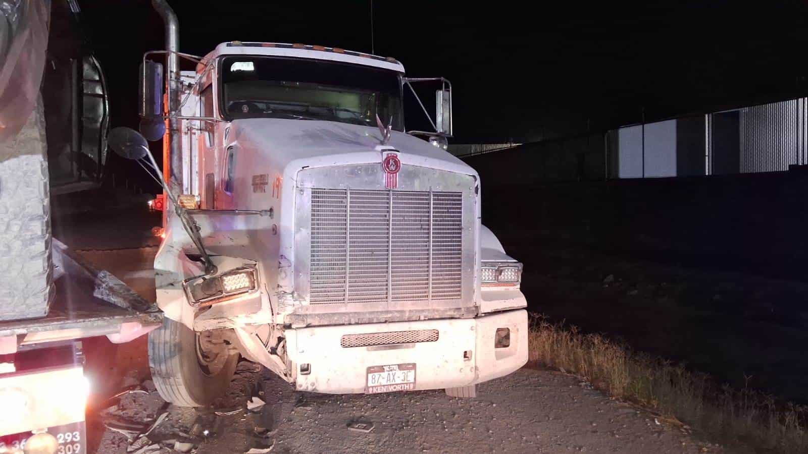 Se ´ensarta´ borracho en tráiler estacionado 