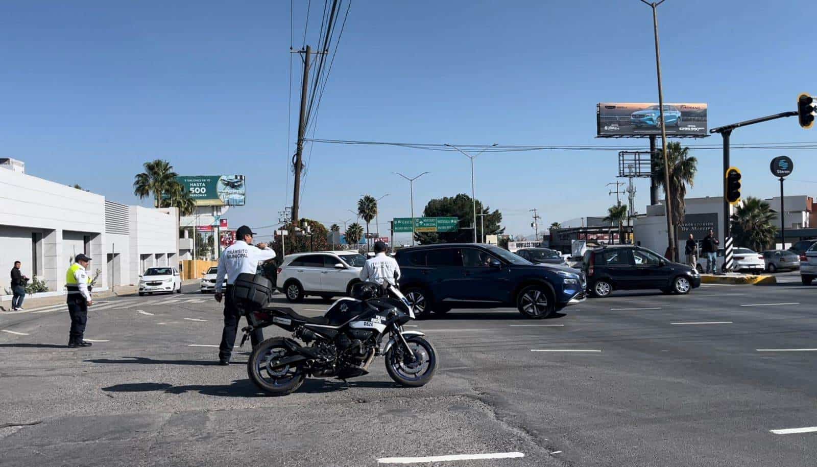 Elementos de tránsito permanecerán atentos e invitando a los conductores a cumplir los nuevos señalamientos.