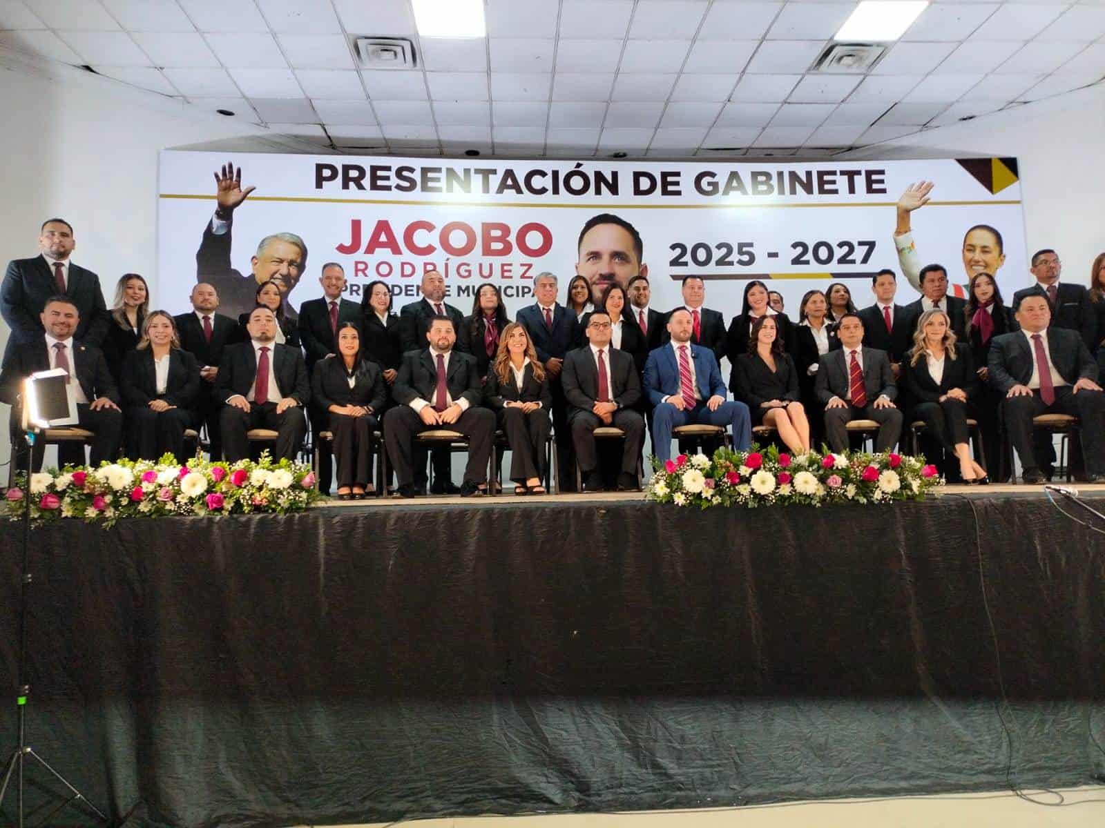 "Muera la grilla y viva la unidad": Presenta Jacobo Rodríguez gabinete 2025-2027