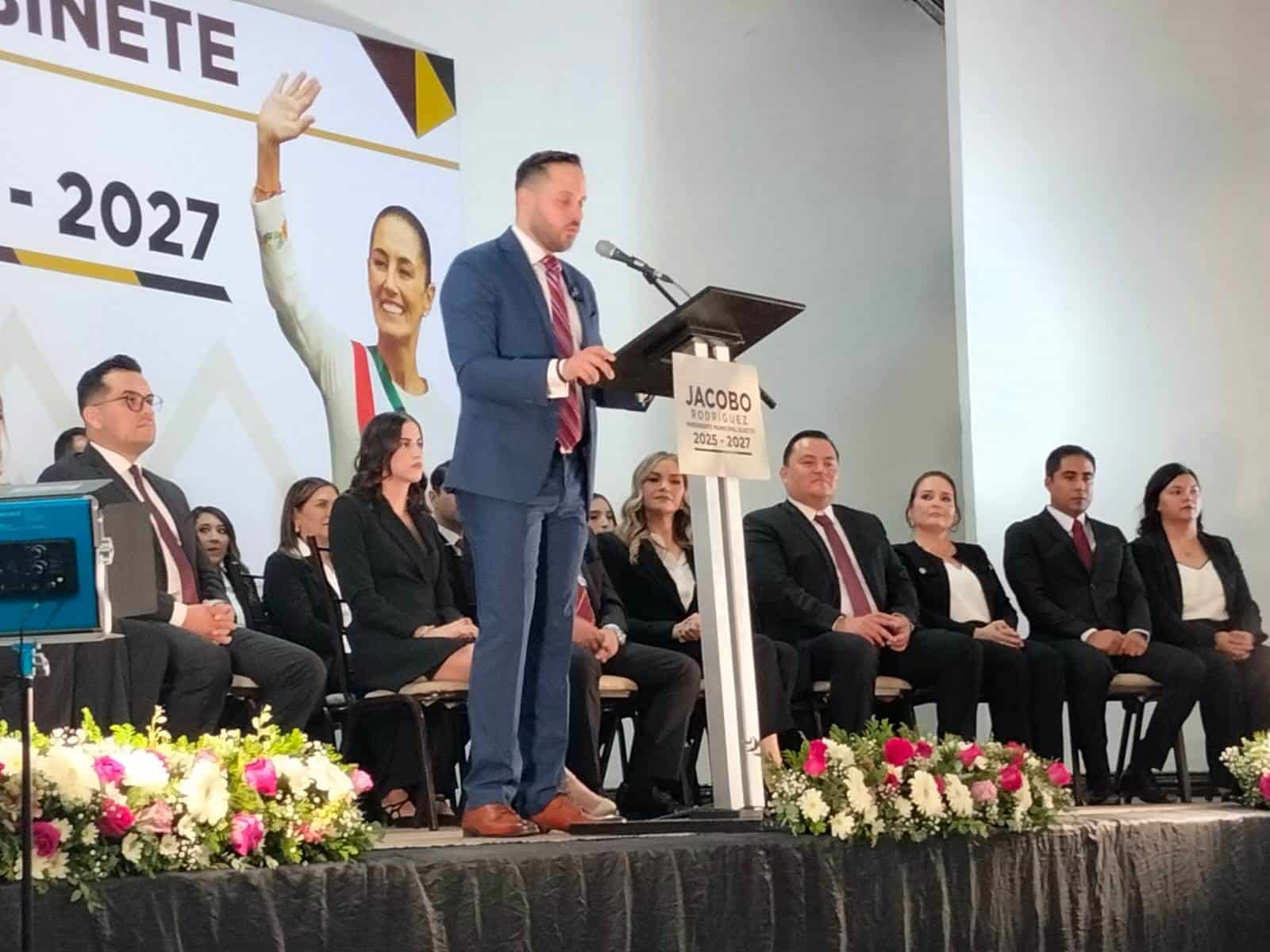 "Muera la grilla y viva la unidad": Presenta Jacobo Rodríguez gabinete 2025-2027