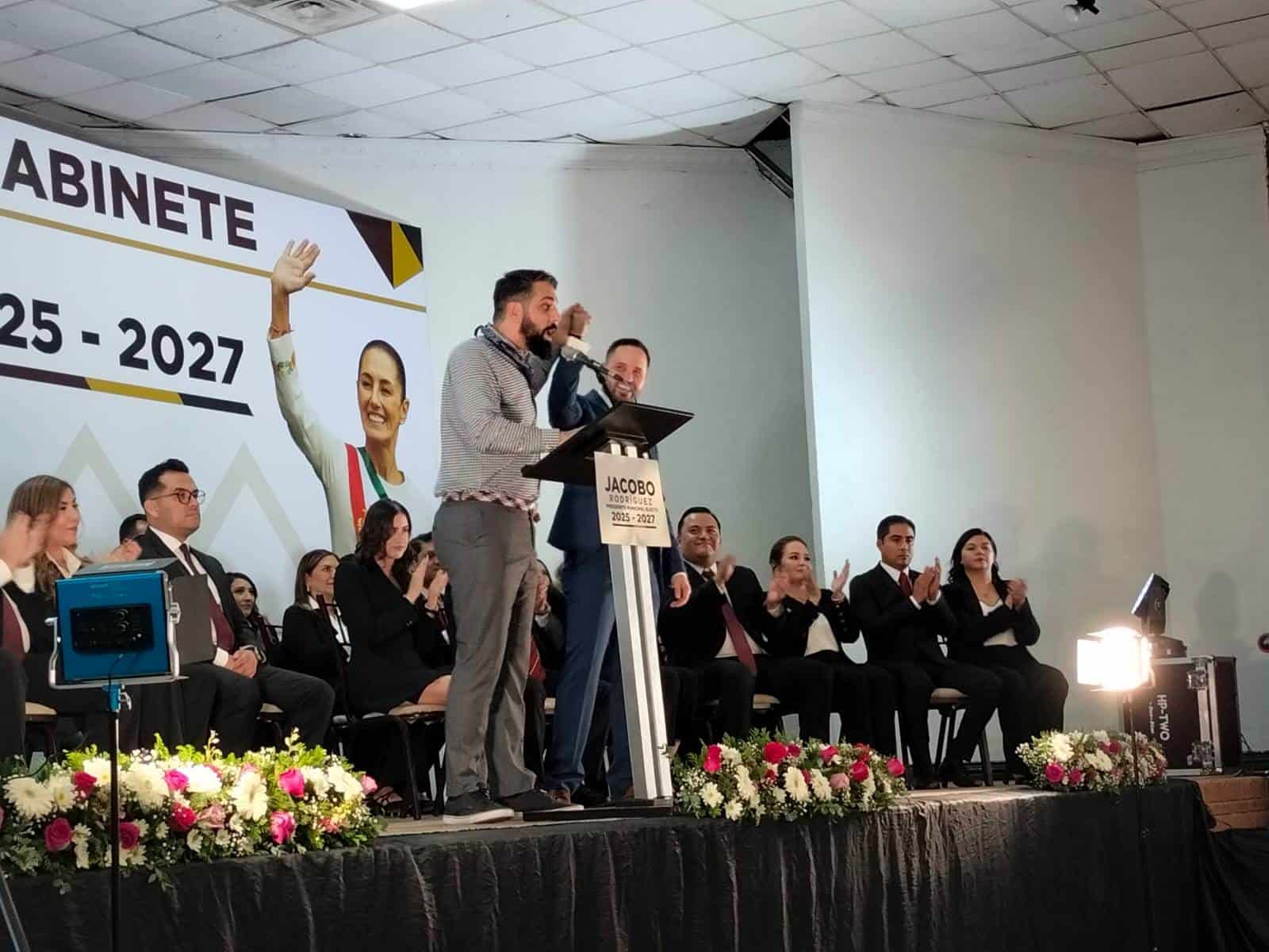 "Muera la grilla y viva la unidad": Presenta Jacobo Rodríguez gabinete 2025-2027