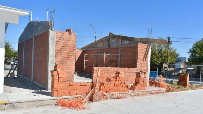 Supervisan avances en aula didáctica en la Escuela Primaria Benito Juárez