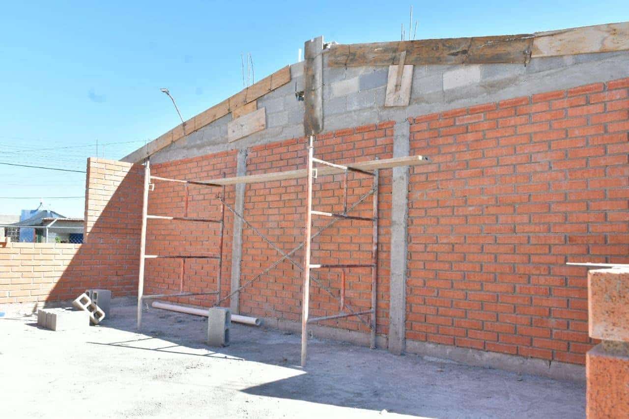 Supervisan avances en aula didáctica en la Escuela Primaria Benito Juárez