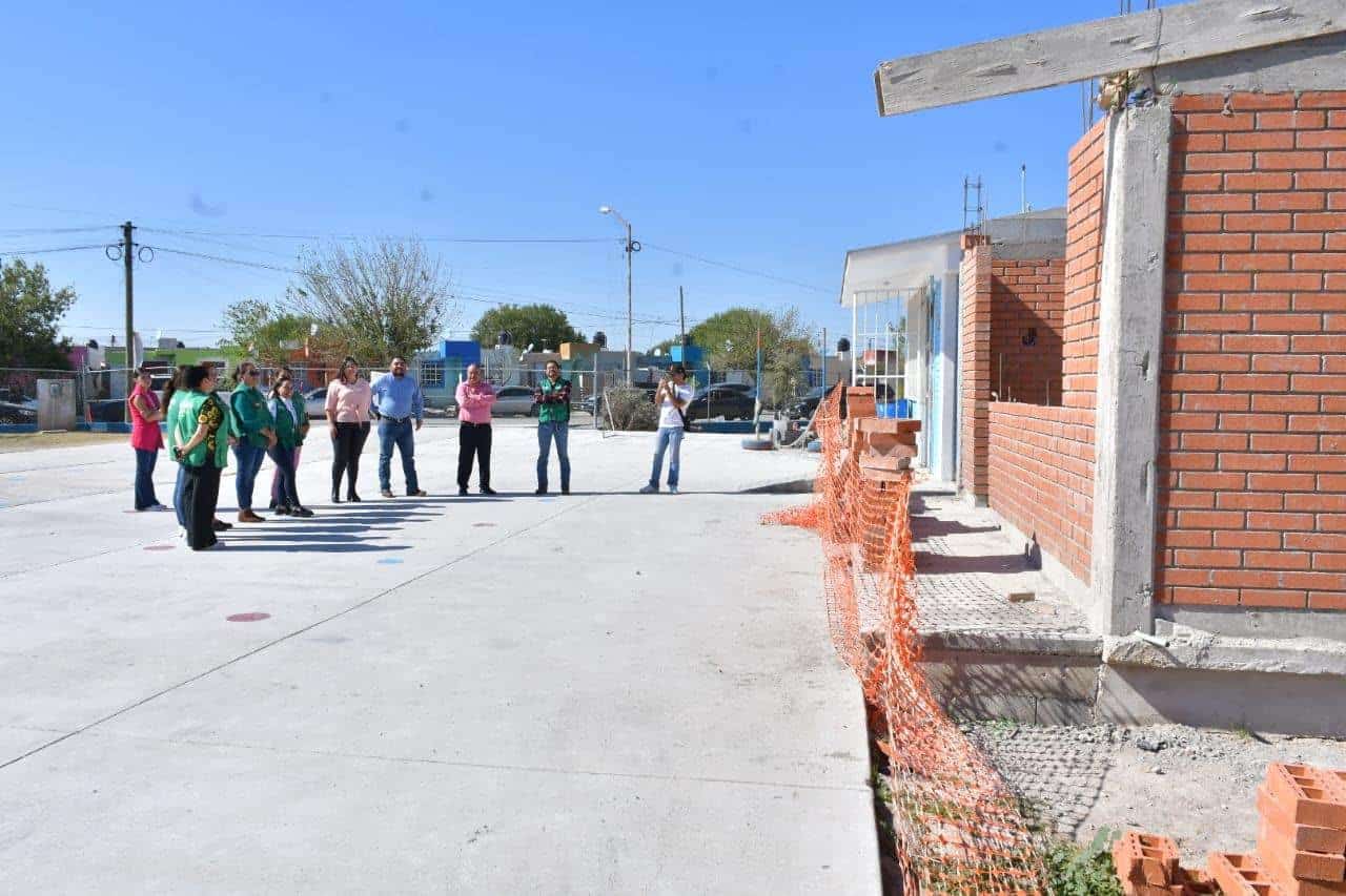 Supervisan avances en aula didáctica en la Escuela Primaria Benito Juárez