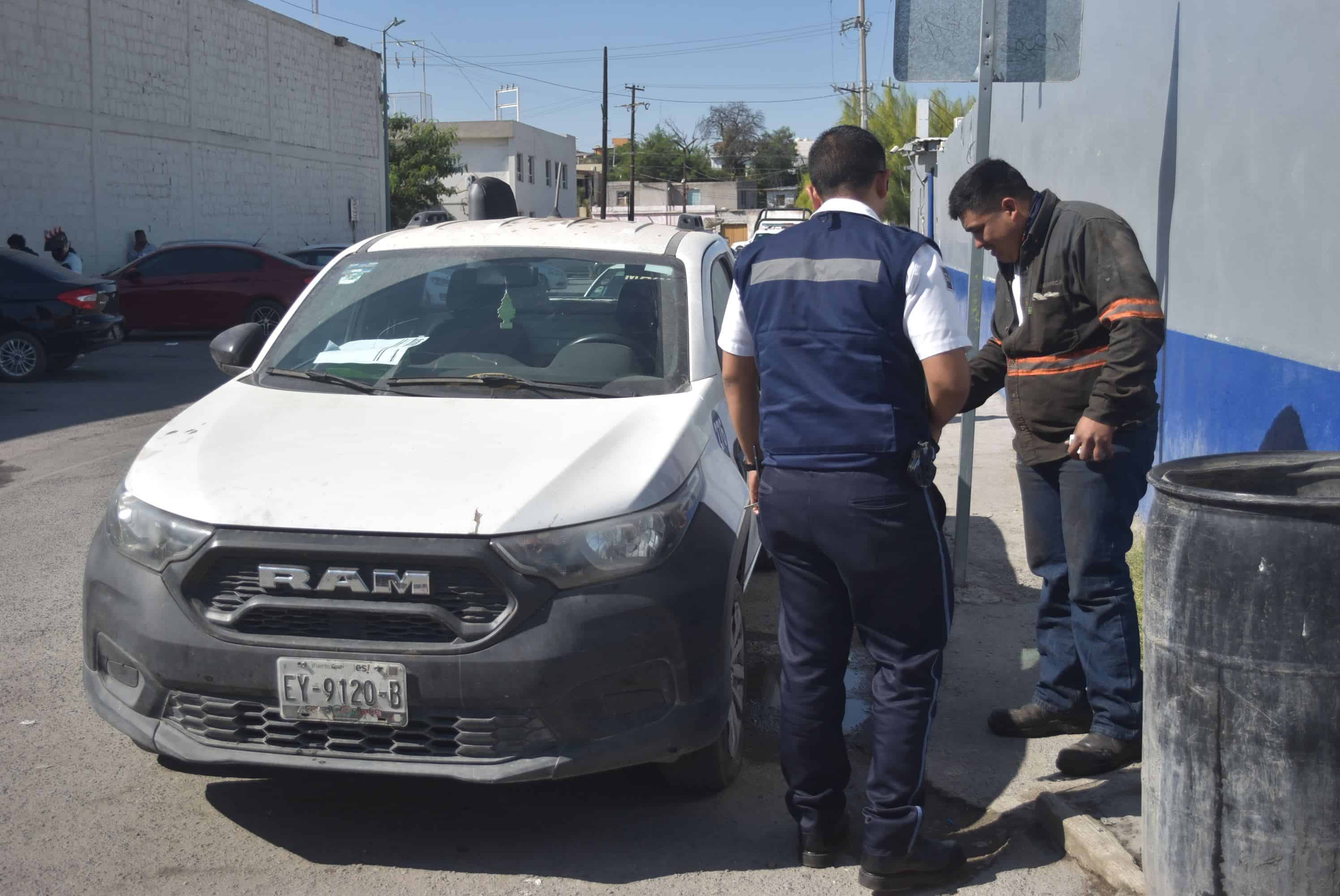 Lo choca taxista