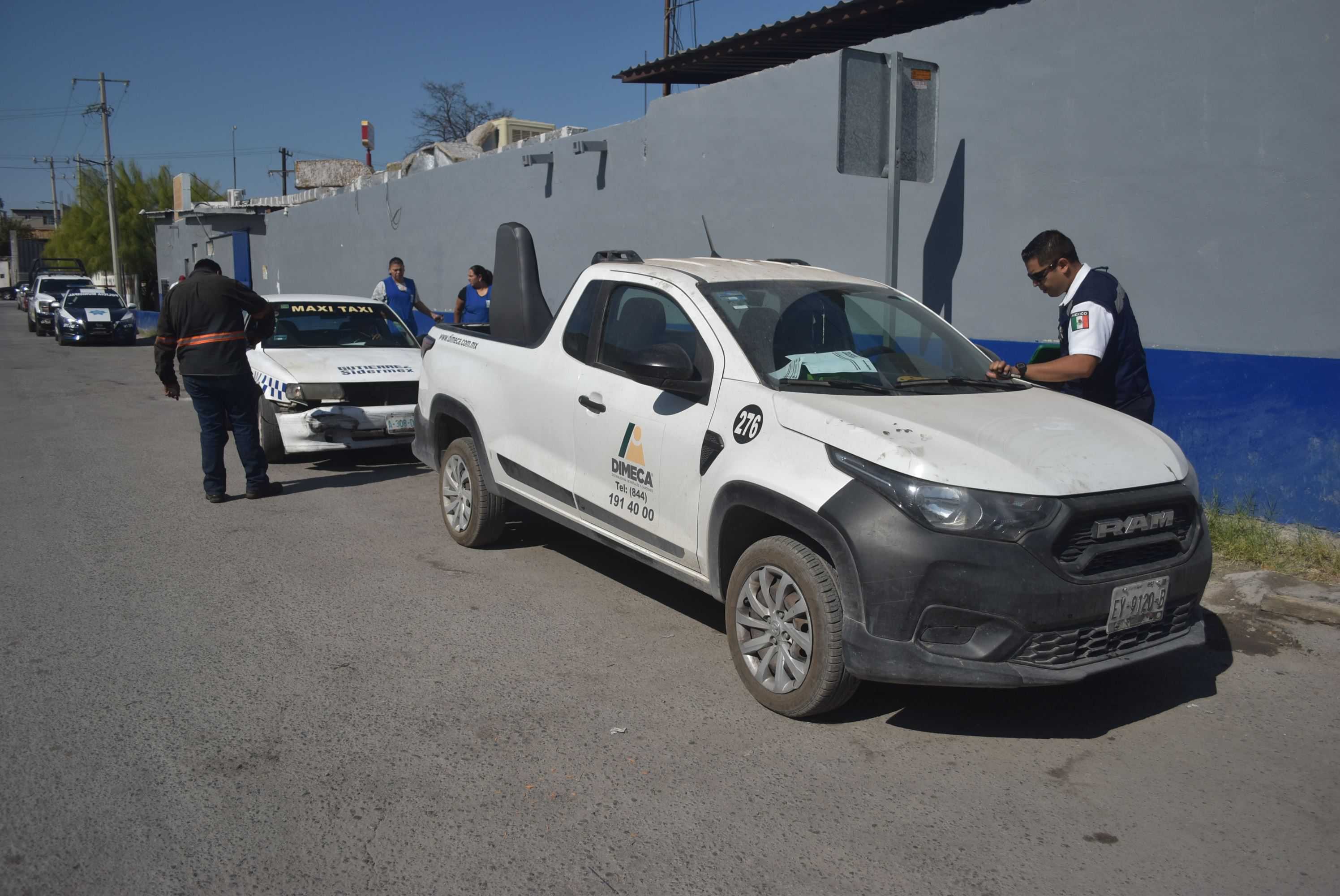 Lo choca taxista