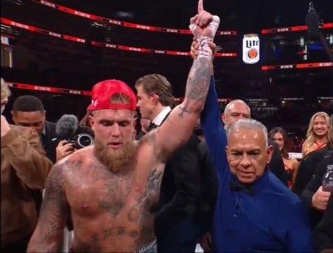 Jake Paul derrota a Mike Tyson en una pelea de bajo nivel en Arlington