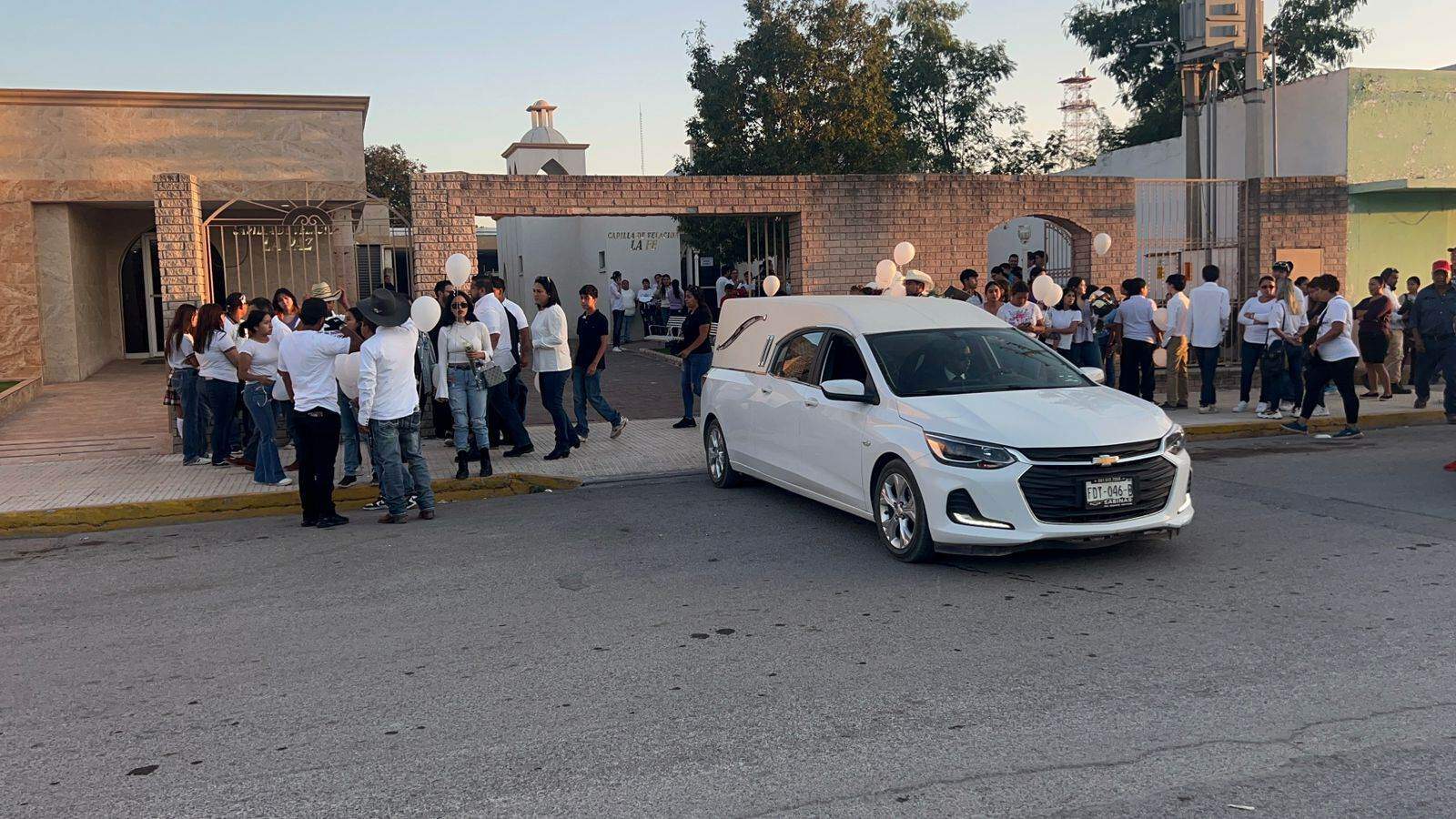 El cortejo fúnebre partió hacia el Panteón San Antonio.
